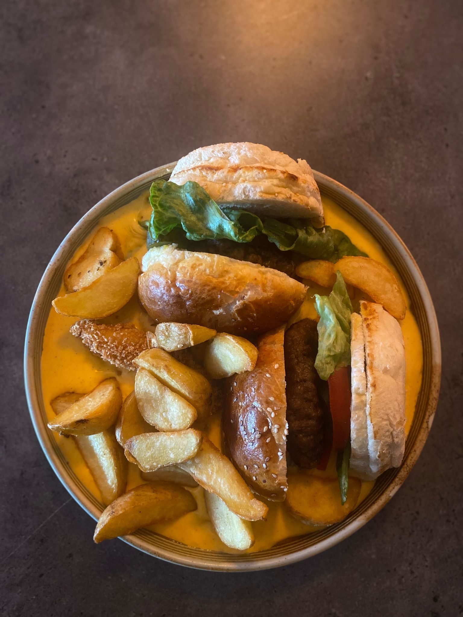 CHEDDAR SOSLU BURGER